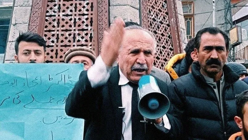 Ehsan Ali giving a speech